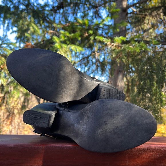 100% genuine leather unique versatile black booties in size 39 (US size 8) - Picture 5 of 5